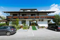 Hotel GH Kolinska - Airport Shuttle