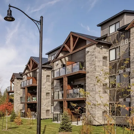 Gorgeous 3br Loft in Blue Mountain - beside the Scandinavian Spa!