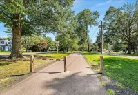 Cozy 2BR Home near Idlewild Park - Wifi