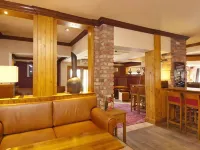 Huddersfield Central Hotel a Lepton