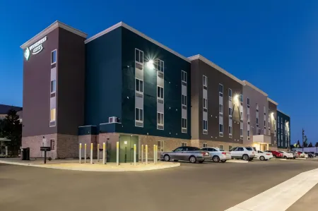 WoodSpring Suites Bakersfield Airport Отели рядом с Аэропорт Медоус Филд