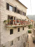 Una Apartments