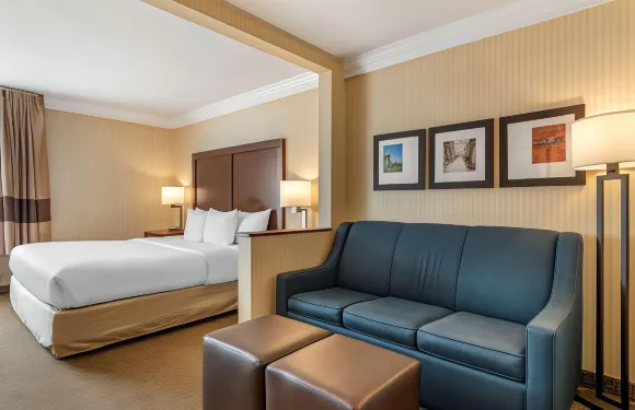 卡萊爾市中心舒適套房酒店