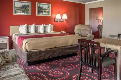 Spencer Inn & Suites Hôtels à proximité de : Clay County Heritage Center