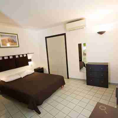 Altera Roma Hôtel Avignon Rooms