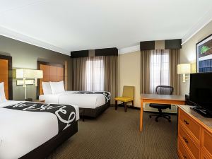 La Quinta Inn & Suites by Wyndham Tucson Airport