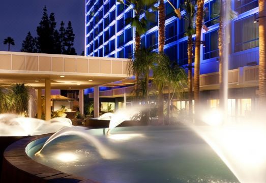 1. 디즈니랜드 호텔..