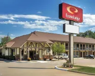 Econo Lodge University Hotels near North Shelter ＂Dad＂ Perry Park