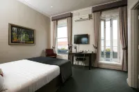 Oscars Hotel and Cafe Bar Hotels in Delacombe