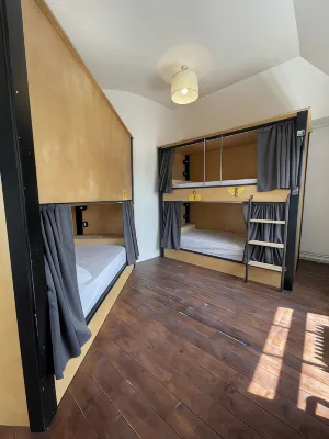 Leevin Hostel George فنادق في 