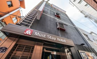 Must Stay Hotel (HAN River)