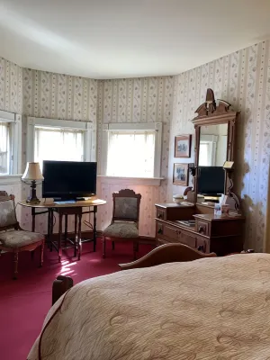 The Redstone Inn and Suites Các khách sạn gần Dubuque Arboretum and Botanical Gardens