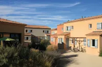Lagrange Vacances L’Oustau de Sorgue Hotels near CAMPREDON art & image