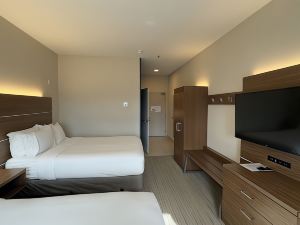 Holiday Inn Express & Suites Marina - State Beach Area