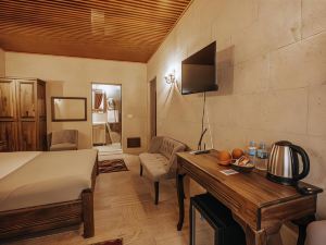 Lagania Cave Suites