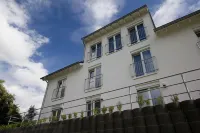 Hotel Rhein-Mosel-View فنادق في Hillscheid