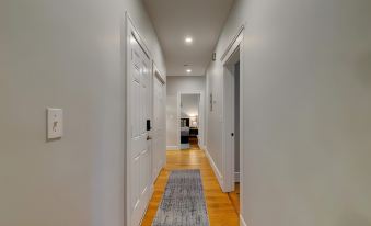 Spacious 2Bd 1ba Free Parking 3D Tour