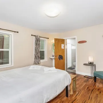 Samesun Ocean Beach Hotels near San Diego International Airport