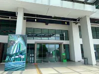 Skyview Univ360 Place Facing Mines Lake Hotels in Seri Kembangan