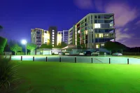 Signature Waterfront Apartments Hotel di Robina