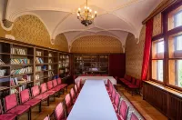 Smolenický zámok Hotels in Trnava