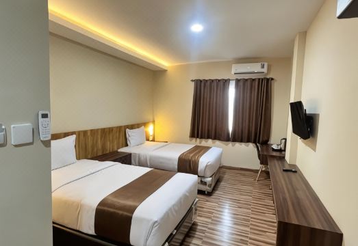 3. T Hotel ..