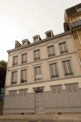 Smartappart Troyes Hotel dekat Basilique Saint-Urbain
