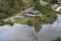 Salt River Lodge فنادق في Simola Golf and Country Estate