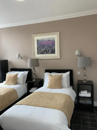 Waverley Inn Lodge Отели рядом с достопримечательностью «Strathpeffer Pump Room»