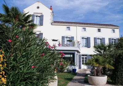 La Maison de Vénus Hotels in Saint-Aubin-la-Plaine