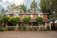J Patrick Inn - 3 tähden