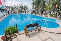 Quezon Premier Hotel Candelaria - مسبح