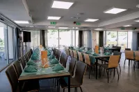 Raczi Hotel, Tur Event Center? - piscina