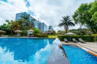 Mount Meru Hotel - Pools