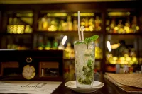 The Deer Park Hotel - bar
