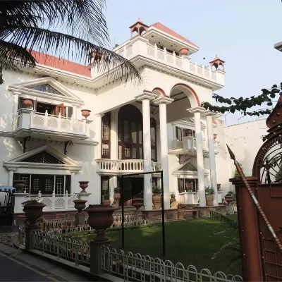 Kunjpur Guest House Hôtels à proximité de : Alopi Devi Mandir