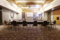 Radisson Blu Hotel, Beirut Verdun Отели в г. Бейрут