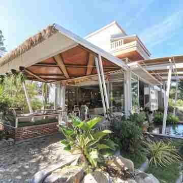 Field-D House Hotel Exterior