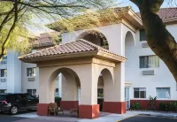Holiday Inn Express & Suites Phoenix - Mesa West Hotels in Mesa