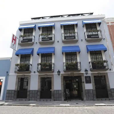 Hotel Diana Hotels near Amparo Museum
