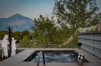 Eleven Scarp Ridge Lodge Hotels in Crested Butte