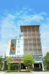 크리스탈 로터스 호텔 요그야카르타 Habit Pool and Lounge 주변 호텔
