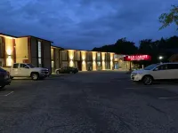 Red Carpet Inn and Suites Ebensburg - parking