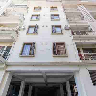 Homlee-Jumbo 1BHK-2AC-Kitchen-Lift-Parking-Tapovan Hotel Exterior