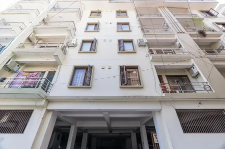 Homlee-Jumbo 1BHK-2AC-Kitchen-Lift-Parking-Tapovan Отели рядом с достопримечательностью «Triveni Ghat»