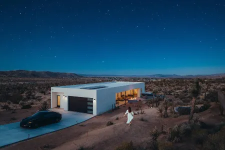 Stunning Hot Tub and Outdoor Oasis - Exquisite Desert Retreat