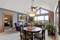 Luxurious Retreat - Elevator, Fireplace, Balcony, BBQ Area Hotels in Coeur d'Alene