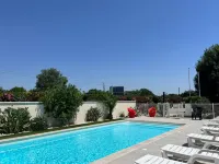 Brit Hotel Salon de Provence Hotel a Miramas
