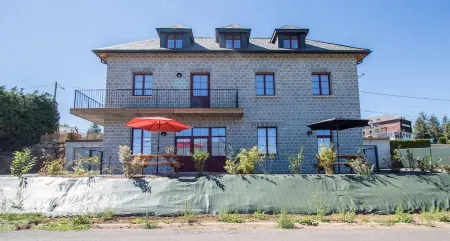 Granit Bleu sleeps 5