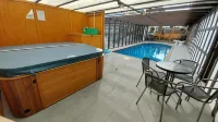 Albatross Motel - Pools